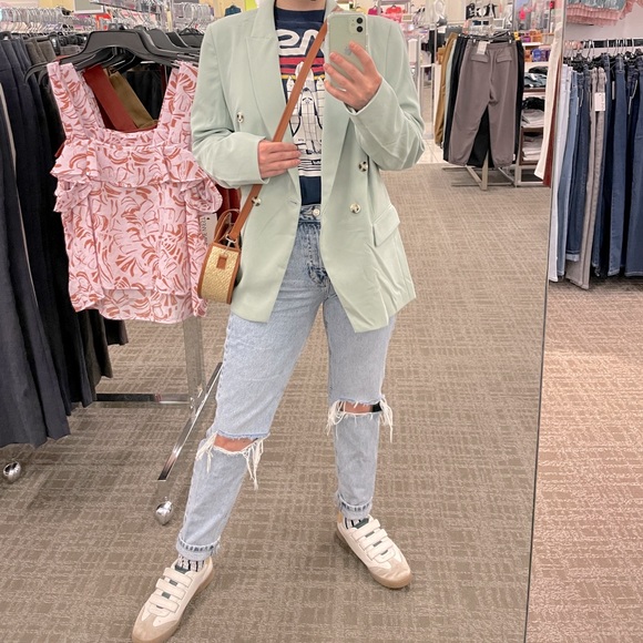 Meet your Posher, Rhea - Picture 1 of 1